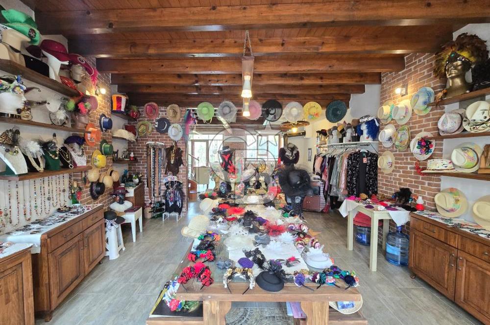 Küçükköy Merkezde Ticari Kullanımlı Bahçeli 3+1 Taş Ev