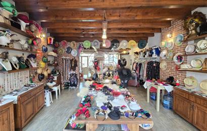 Küçükköy Merkezde Ticari Kullanımlı Bahçeli 3+1 Taş Ev