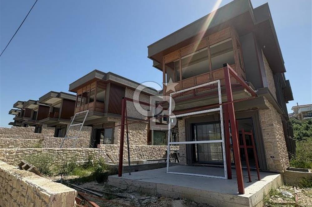 Kuşadası Yayla Köy'de Satılık Özel Havuzlu 4+1 Villa