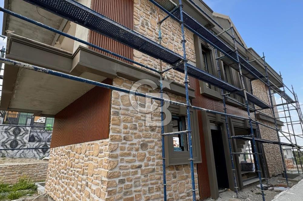 Kuşadası Yayla Köy'de Satılık Özel Havuzlu 4+1 Villa