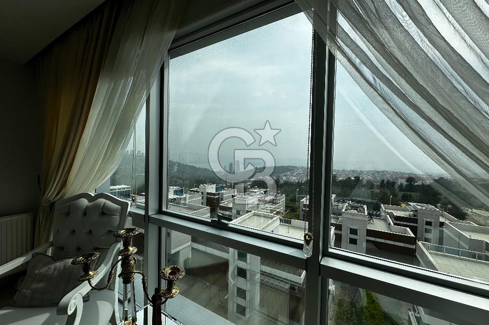 Deniz Manzaralı Bayraklı  Nafız Gürman da Havuzlu Sitede 3+1 165m2 Satılık Lüks Daire 