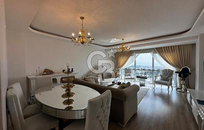 Deniz Manzaralı Bayraklı  Nafız Gürman da Havuzlu Sitede 3+1 165m2 Satılık Lüks Daire 