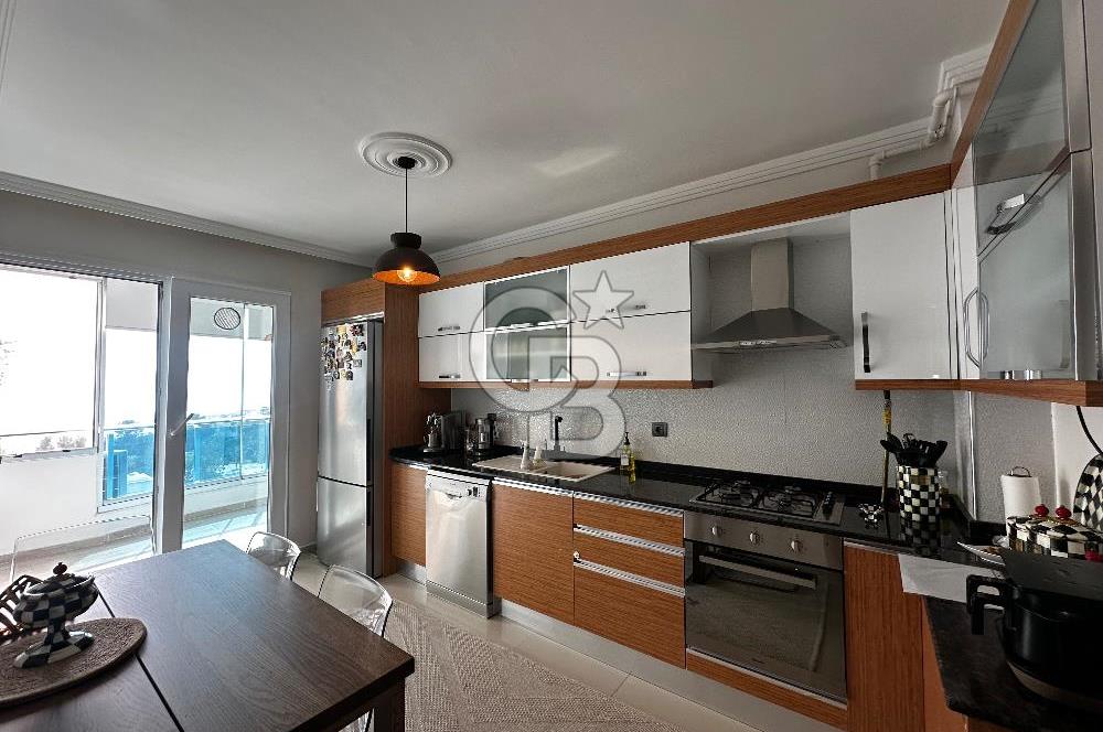 Deniz Manzaralı Bayraklı  Nafız Gürman da Havuzlu Sitede 3+1 165m2 Satılık Lüks Daire 