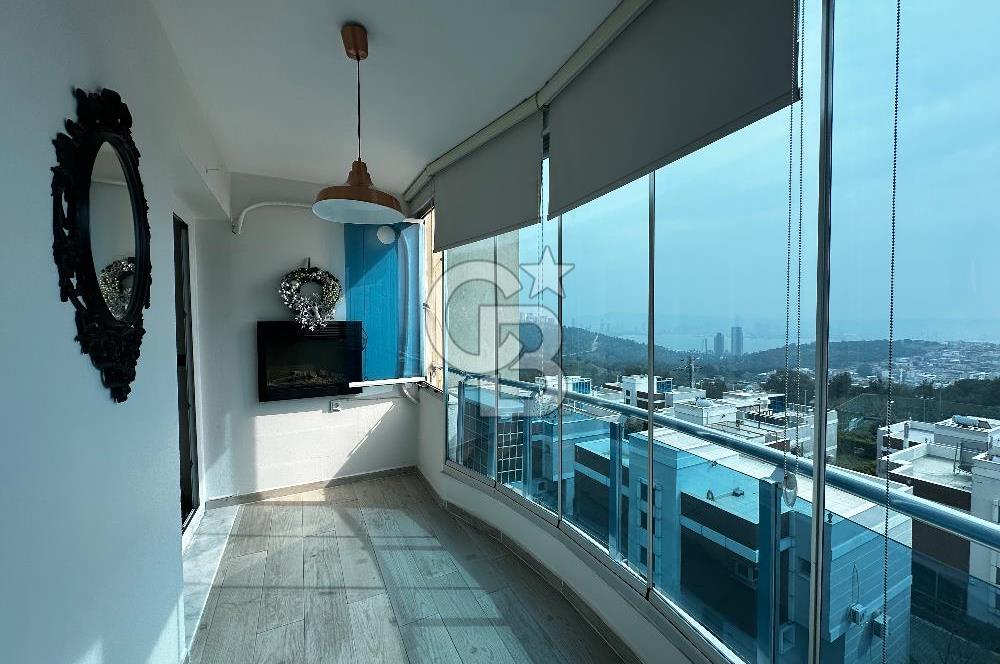 Deniz Manzaralı Bayraklı  Nafız Gürman da Havuzlu Sitede 3+1 165m2 Satılık Lüks Daire 