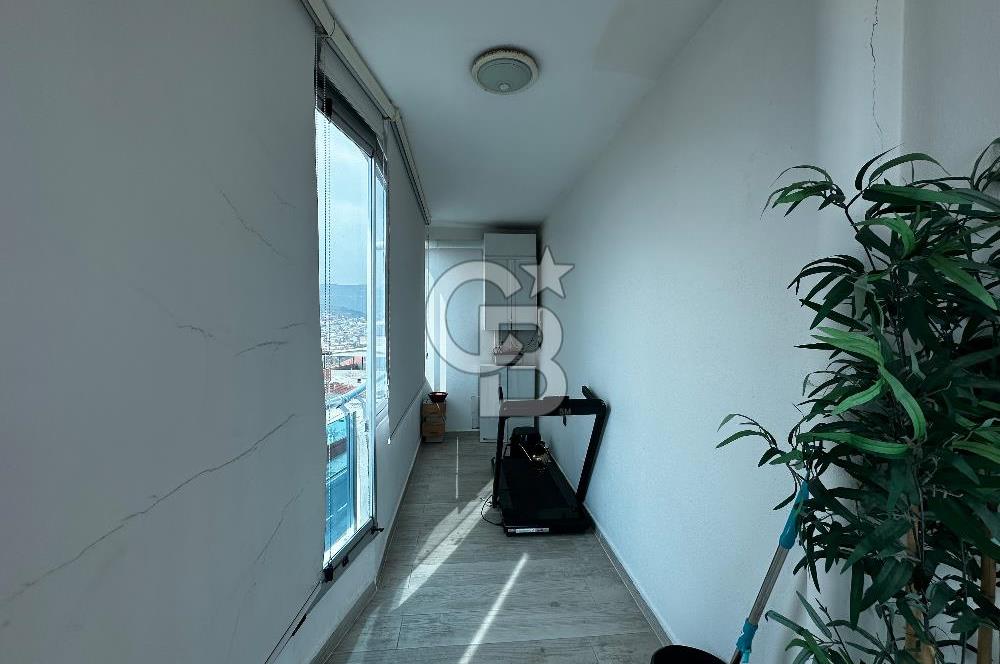 Deniz Manzaralı Bayraklı  Nafız Gürman da Havuzlu Sitede 3+1 165m2 Satılık Lüks Daire 