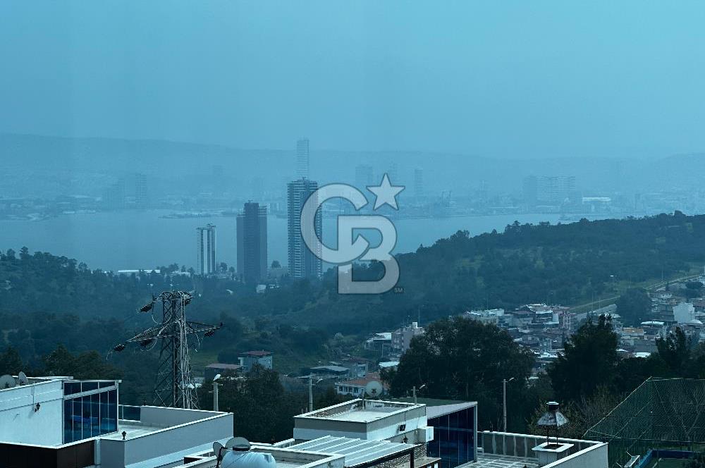 Deniz Manzaralı Bayraklı  Nafız Gürman da Havuzlu Sitede 3+1 165m2 Satılık Lüks Daire 