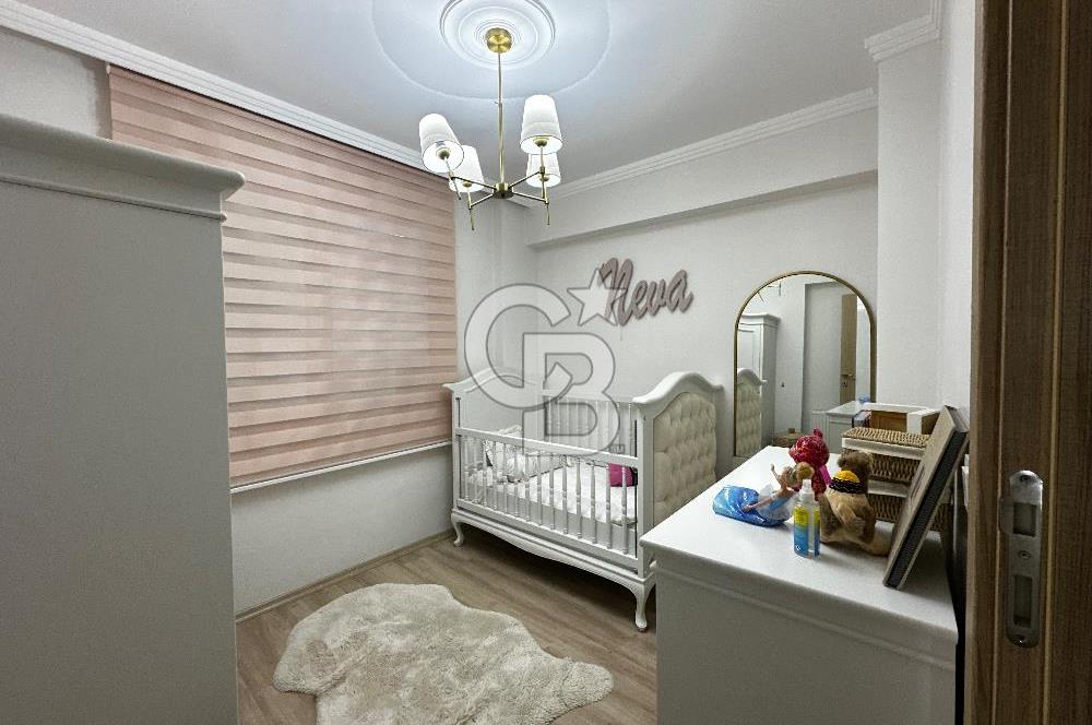 Deniz Manzaralı Bayraklı  Nafız Gürman da Havuzlu Sitede 3+1 165m2 Satılık Lüks Daire 