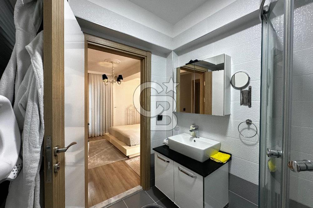 Deniz Manzaralı Bayraklı  Nafız Gürman da Havuzlu Sitede 3+1 165m2 Satılık Lüks Daire 