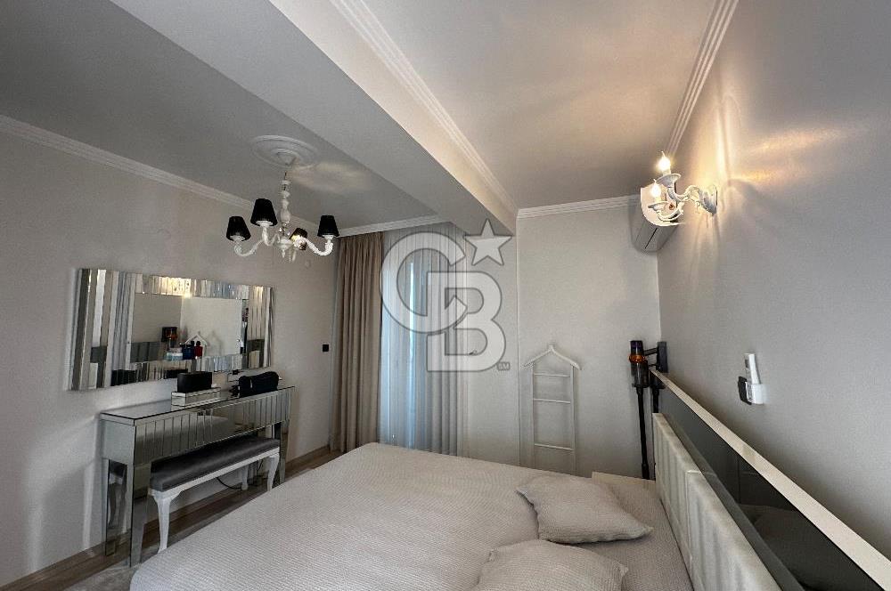 Deniz Manzaralı Bayraklı  Nafız Gürman da Havuzlu Sitede 3+1 165m2 Satılık Lüks Daire 