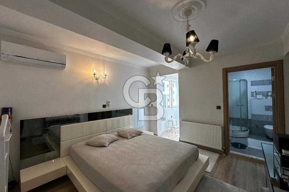 Deniz Manzaralı Bayraklı  Nafız Gürman da Havuzlu Sitede 3+1 165m2 Satılık Lüks Daire 