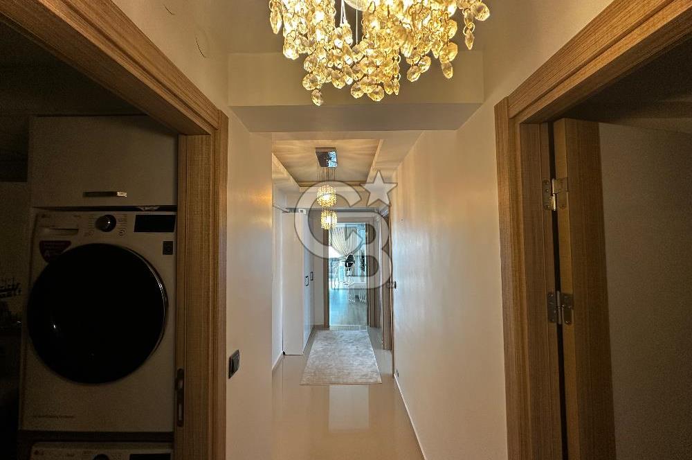 Deniz Manzaralı Bayraklı  Nafız Gürman da Havuzlu Sitede 3+1 165m2 Satılık Lüks Daire 