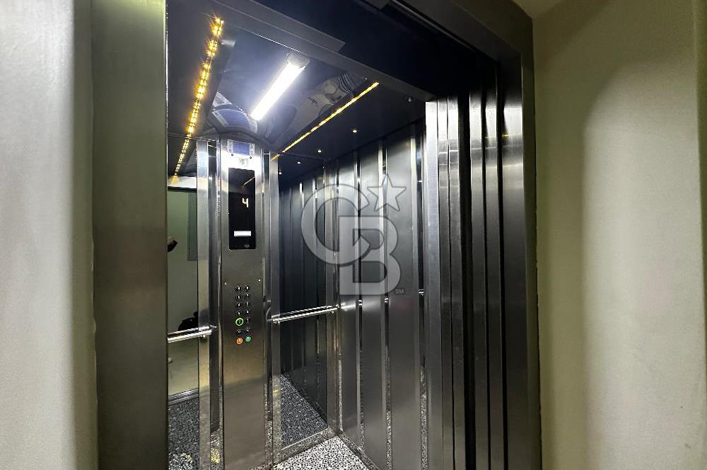 Deniz Manzaralı Bayraklı  Nafız Gürman da Havuzlu Sitede 3+1 165m2 Satılık Lüks Daire 