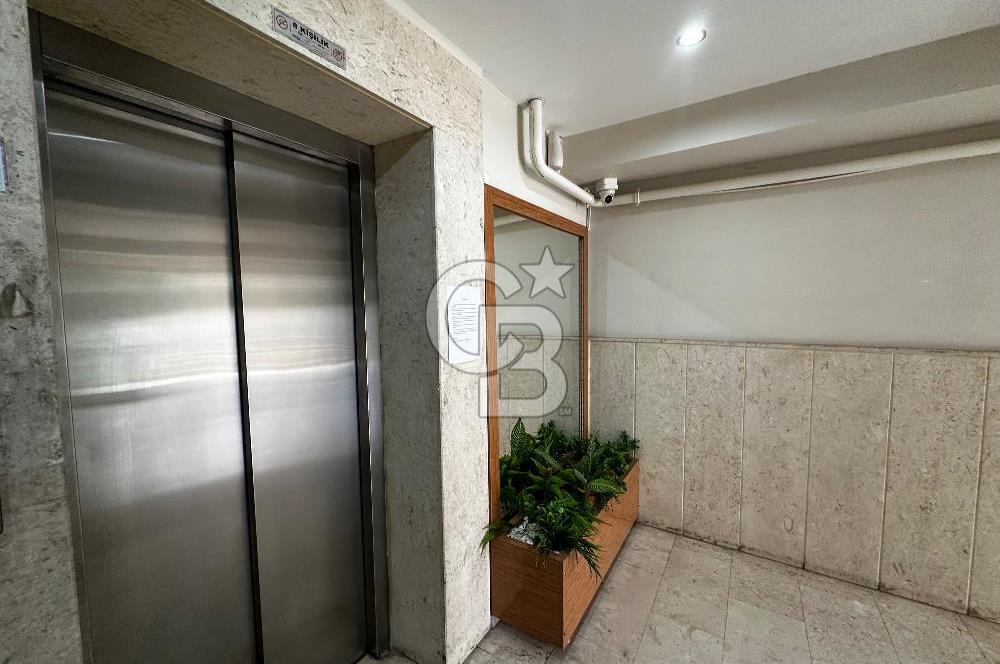 Deniz Manzaralı Bayraklı  Nafız Gürman da Havuzlu Sitede 3+1 165m2 Satılık Lüks Daire 