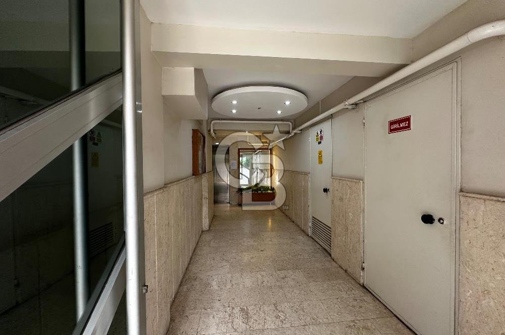 Deniz Manzaralı Bayraklı  Nafız Gürman da Havuzlu Sitede 3+1 165m2 Satılık Lüks Daire 