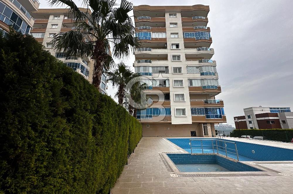 Deniz Manzaralı Bayraklı  Nafız Gürman da Havuzlu Sitede 3+1 165m2 Satılık Lüks Daire 