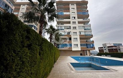 Deniz Manzaralı Bayraklı  Nafız Gürman da Havuzlu Sitede 3+1 165m2 Satılık Lüks Daire 