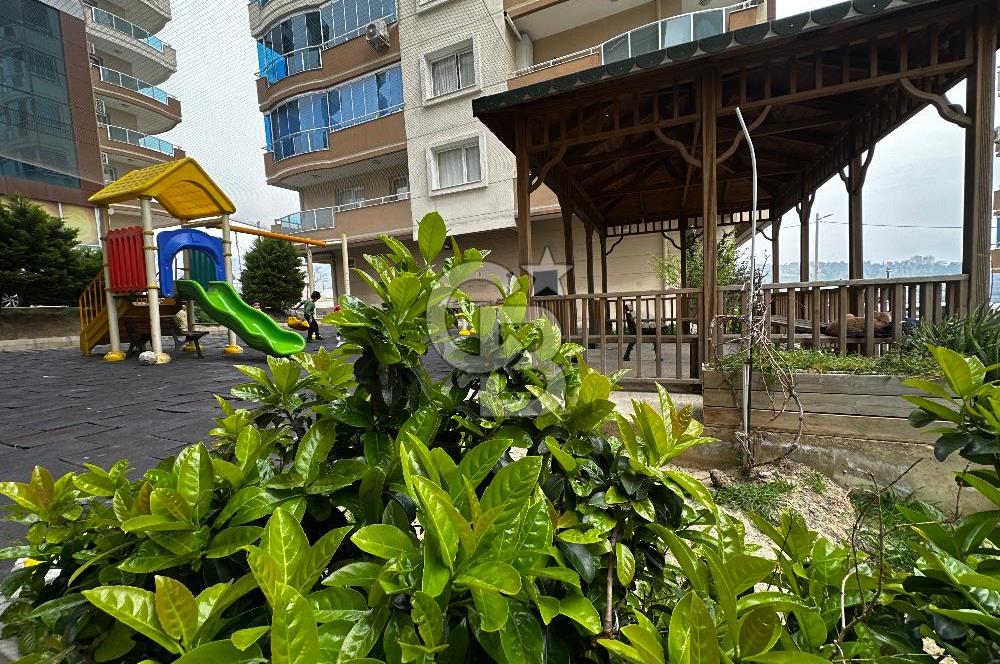 Deniz Manzaralı Bayraklı  Nafız Gürman da Havuzlu Sitede 3+1 165m2 Satılık Lüks Daire 