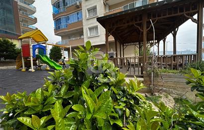 Deniz Manzaralı Bayraklı  Nafız Gürman da Havuzlu Sitede 3+1 165m2 Satılık Lüks Daire 