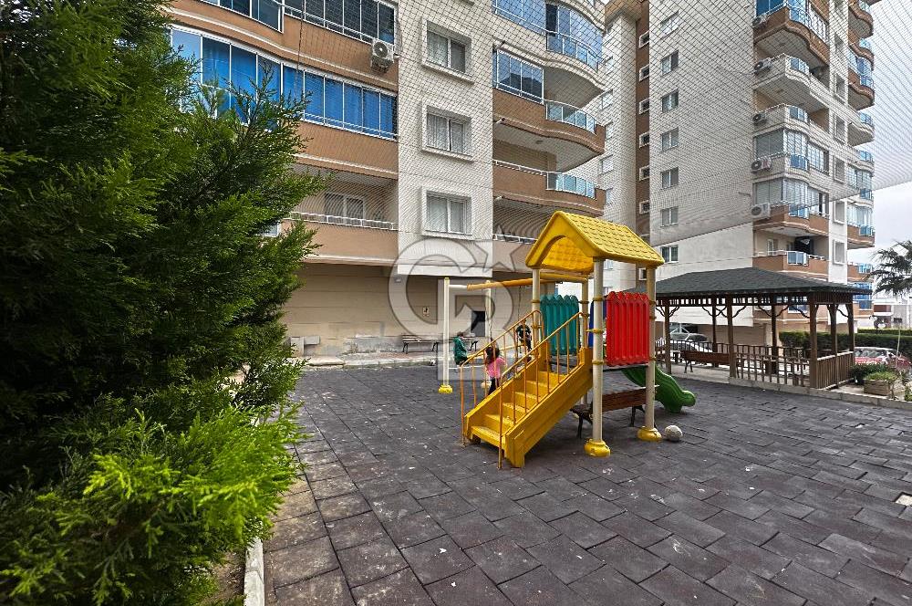 Deniz Manzaralı Bayraklı  Nafız Gürman da Havuzlu Sitede 3+1 165m2 Satılık Lüks Daire 