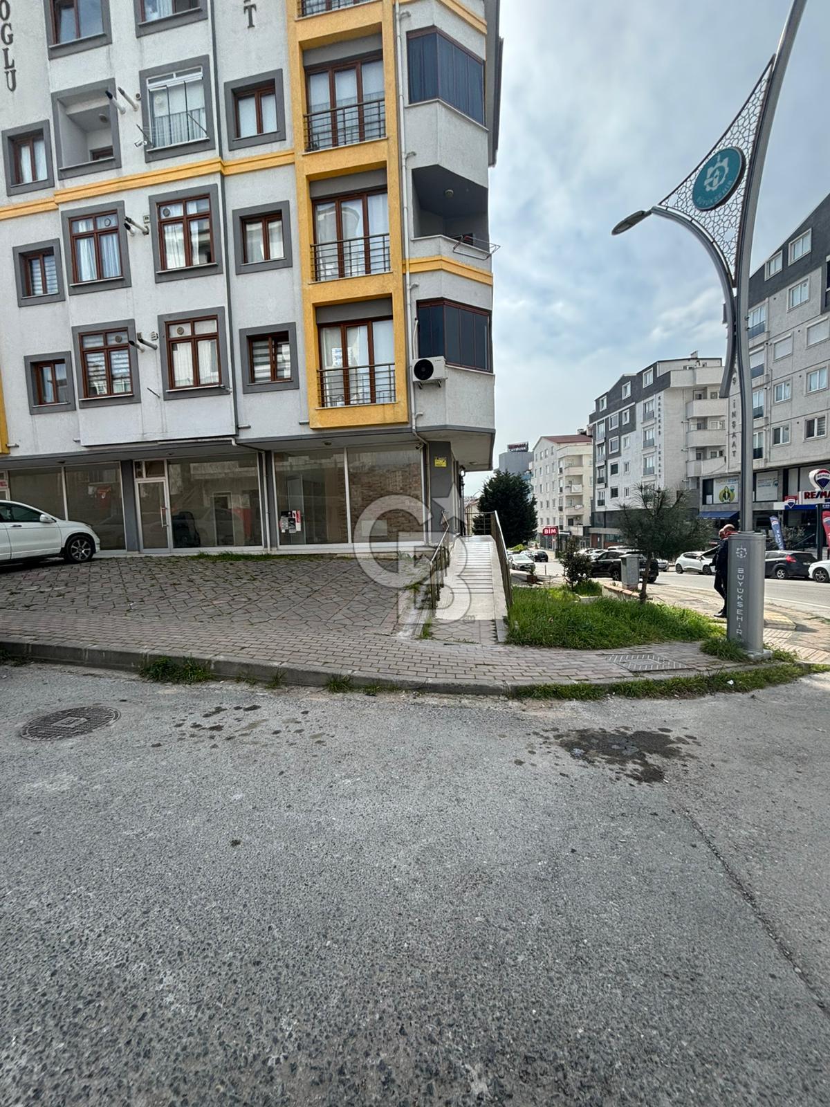 CB FLY'dan Çayırova Belediye'sine Yakın Kiralık Köşe Dükkan