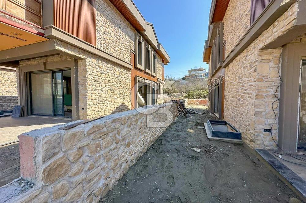 Kuşadası Yayla Köy'de Satılık Özel Havuzlu 4+1 Villa