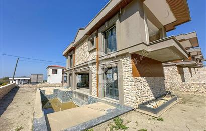 Kuşadası Yayla Köy'de Satılık Özel Havuzlu 4+1 Villa