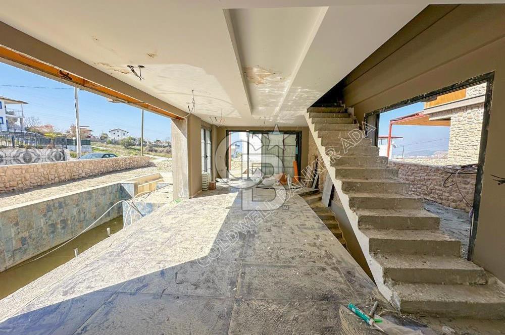 Kuşadası Yayla Köy'de Satılık Özel Havuzlu 4+1 Villa