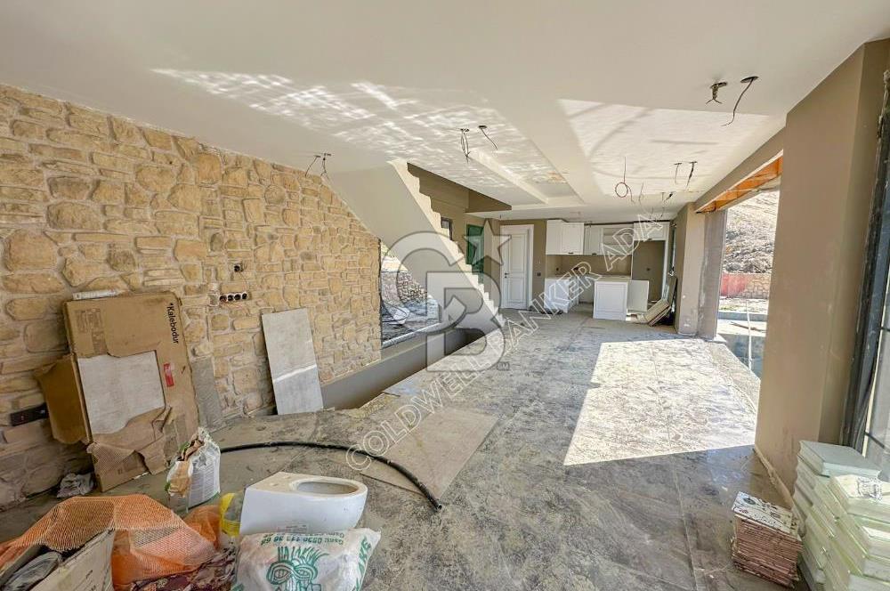 Kuşadası Yayla Köy'de Satılık Özel Havuzlu 4+1 Villa