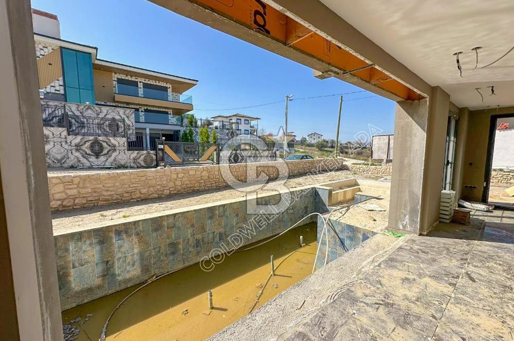 Kuşadası Yayla Köy'de Satılık Özel Havuzlu 4+1 Villa