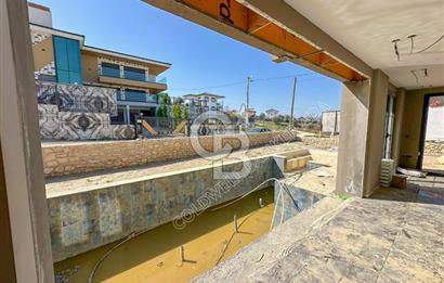Kuşadası Yayla Köy'de Satılık Özel Havuzlu 4+1 Villa