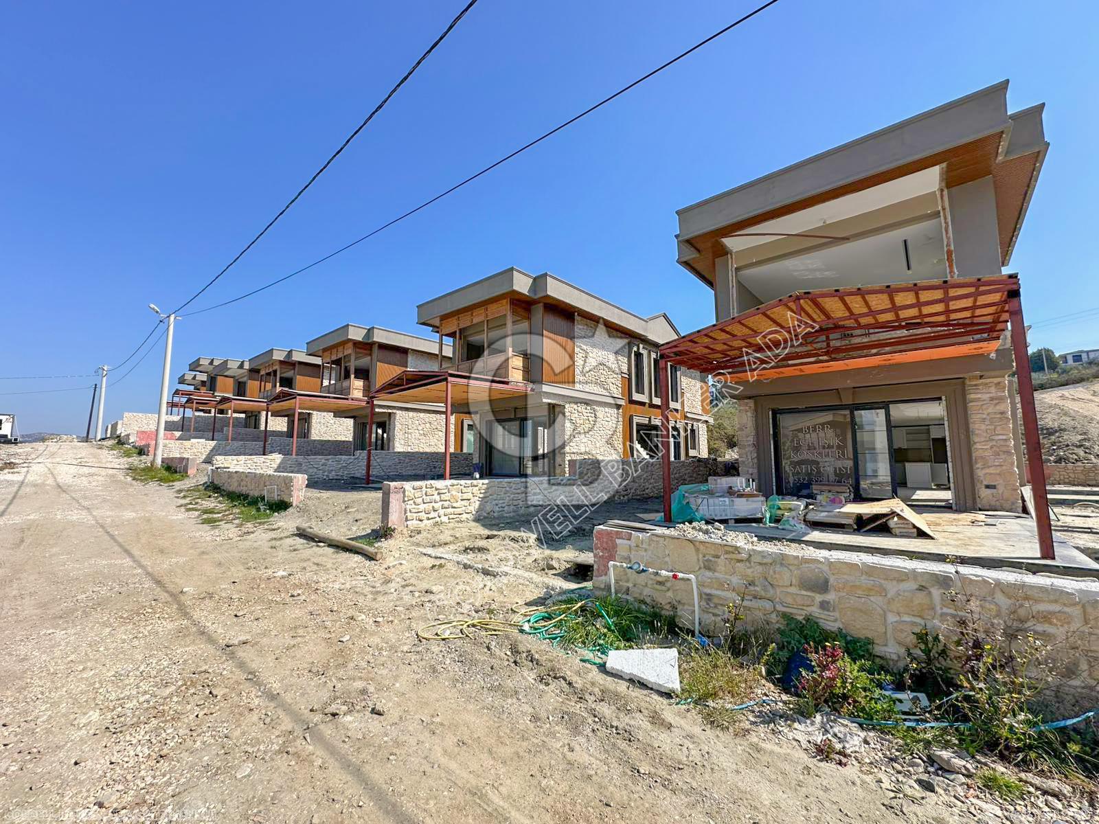 Kuşadası Yayla Köy'de Satılık Özel Havuzlu 4+1 Villa