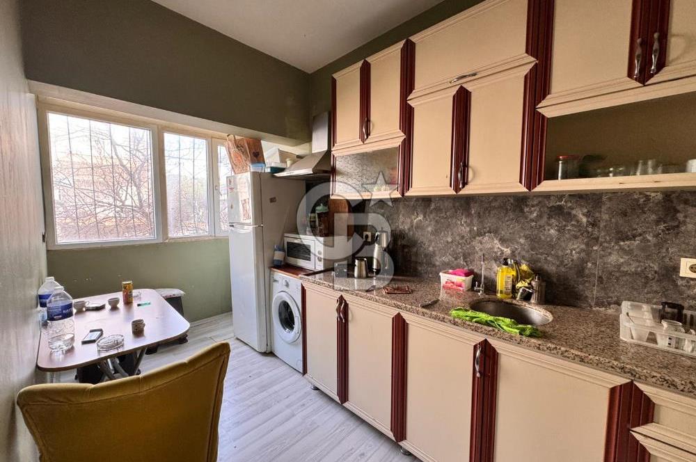 Menderes Cad. Üzerinde Ticari İşletmeye Uygun Satılık 3+1 Daire