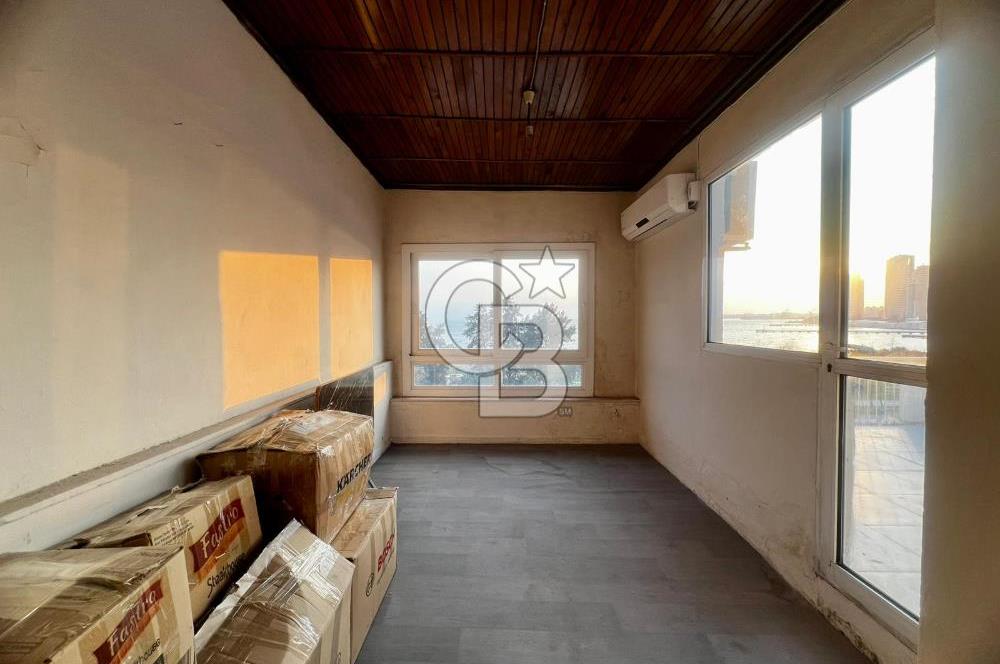 Bayraklı Sahilde Körfez Manzaralı Çift Cephe 2+1 Kiralık Daire