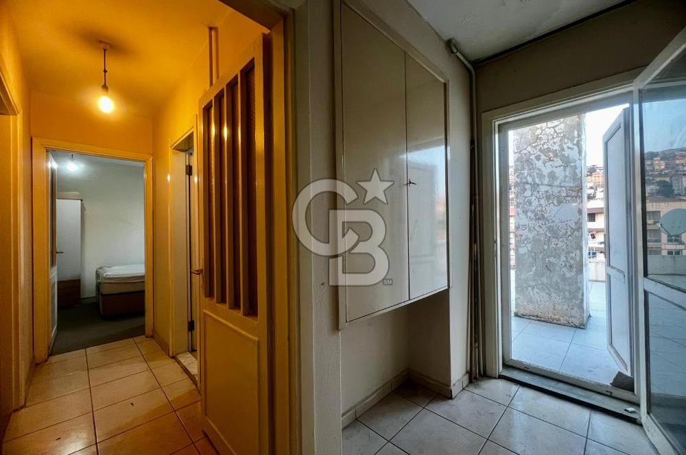 Bayraklı Sahilde Körfez Manzaralı Çift Cephe 2+1 Kiralık Daire