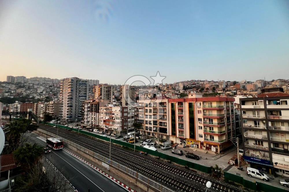 Bayraklı Sahilde Körfez Manzaralı Çift Cephe 2+1 Kiralık Daire