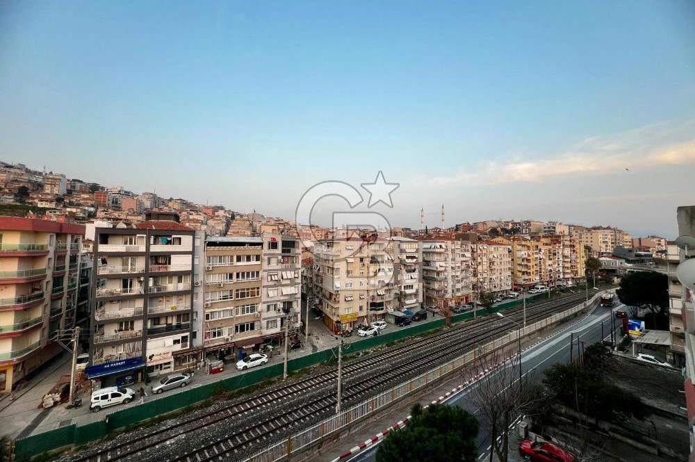 Bayraklı Sahilde Körfez Manzaralı Çift Cephe 2+1 Kiralık Daire