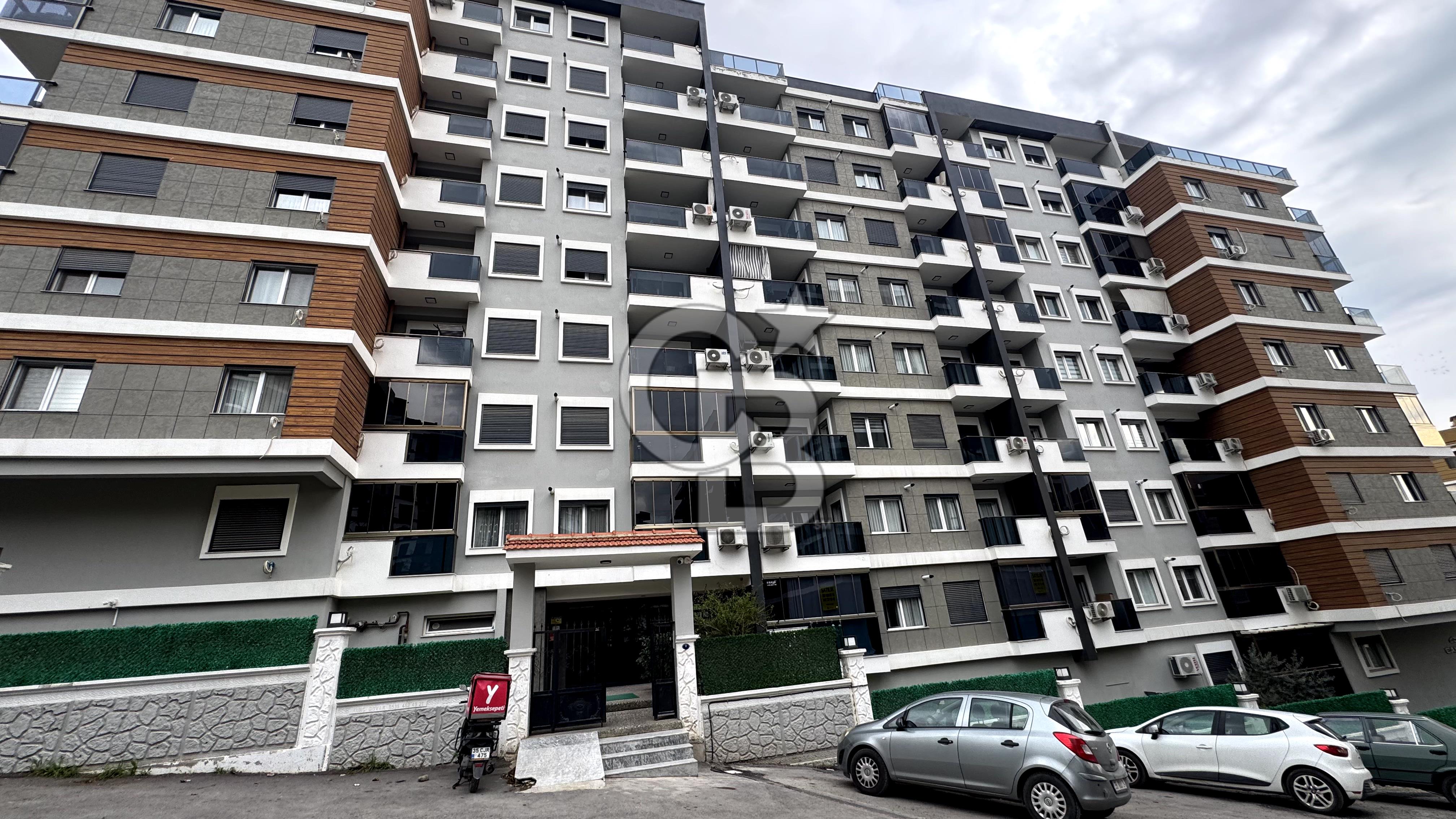 HAVUZLU SİTEDE EBEVEYN BANYOLU 2+1 SATILIK DAİRE
