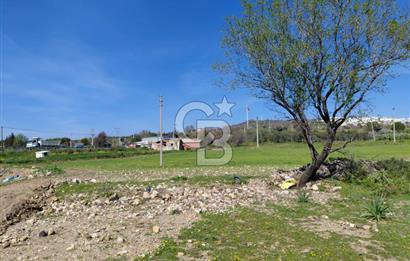 Foça Yenibağarası’nda Yola Cepheli Sahile Yakın Parsel