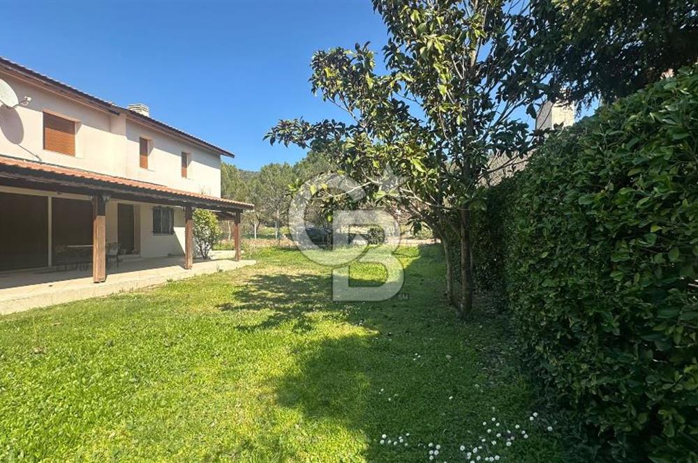 URLA ALTINKÖY ÇİFTLİKEVLERİNDE GENİŞ BAHÇELİ 3+1 KİRALIK VİLLA