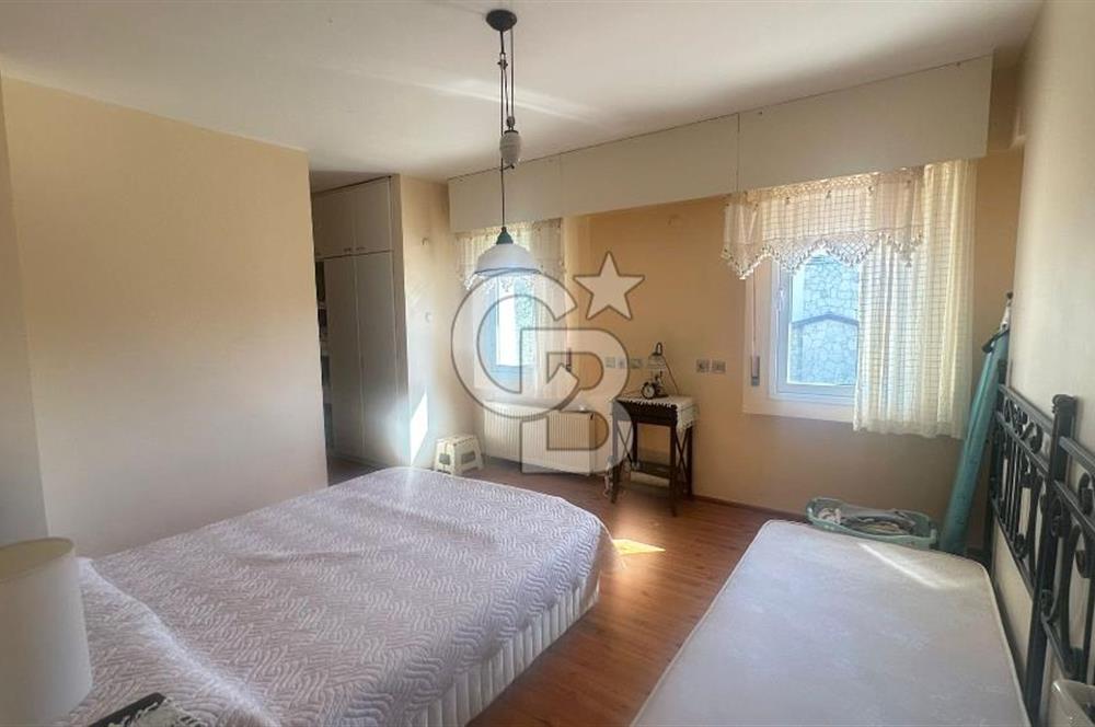 URLA ALTINKÖY ÇİFTLİKEVLERİNDE GENİŞ BAHÇELİ 3+1 KİRALIK VİLLA