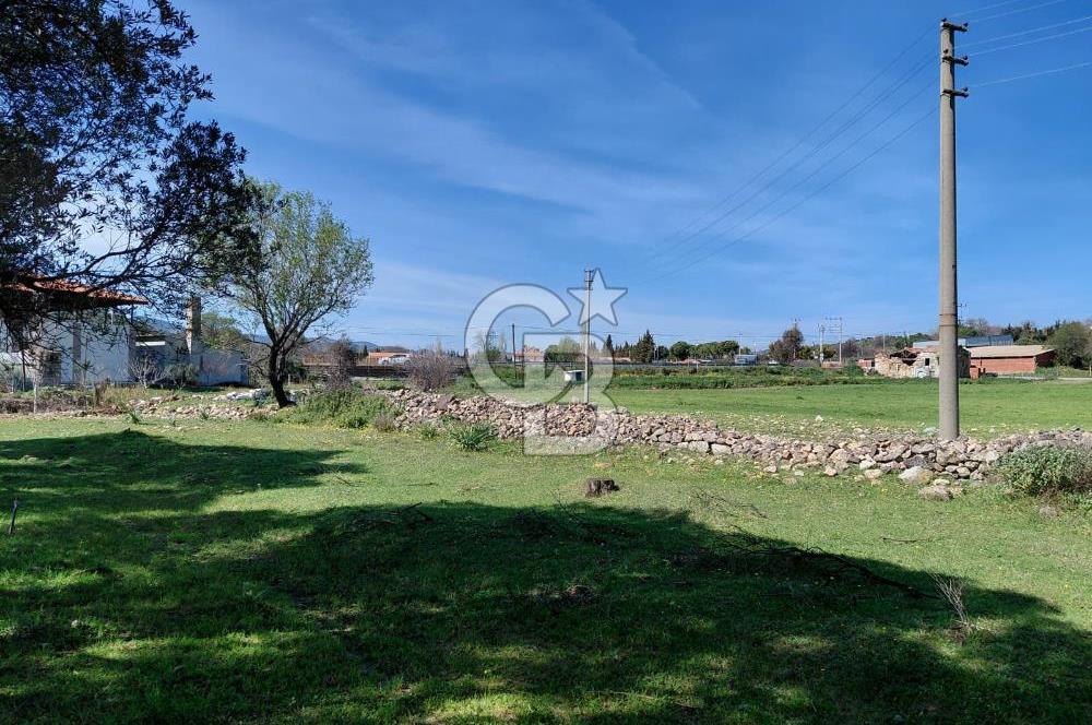 Foça Yenibağarası’nda Yola Cepheli Sahile Yakın Parsel