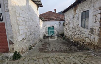 BURHANİYE'DE DOĞA İLE İÇ İÇE MÜSTAKİL BAHÇELİ SATILIK KÖY EVİ