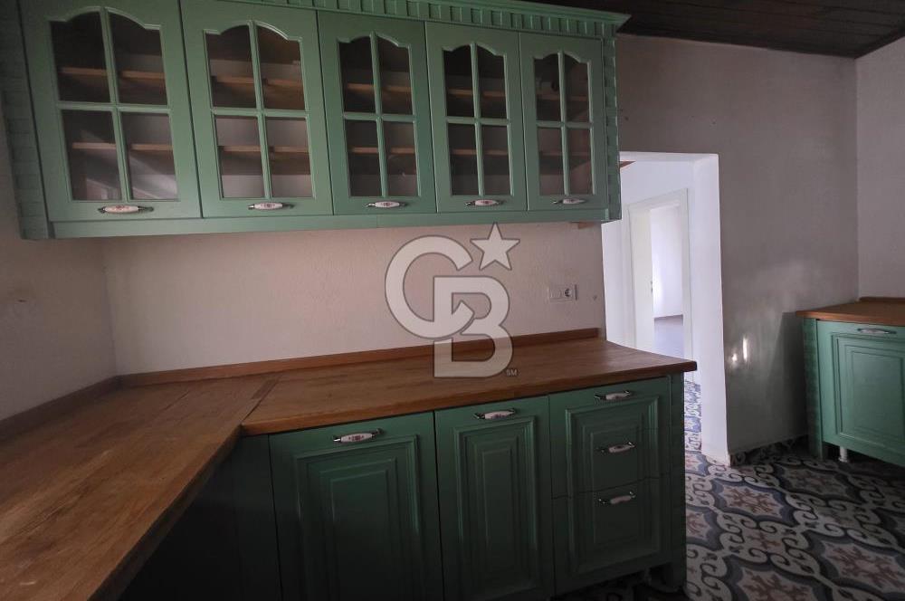 BURHANİYE'DE DOĞA İLE İÇ İÇE MÜSTAKİL BAHÇELİ SATILIK KÖY EVİ