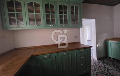 BURHANİYE'DE DOĞA İLE İÇ İÇE MÜSTAKİL BAHÇELİ SATILIK KÖY EVİ