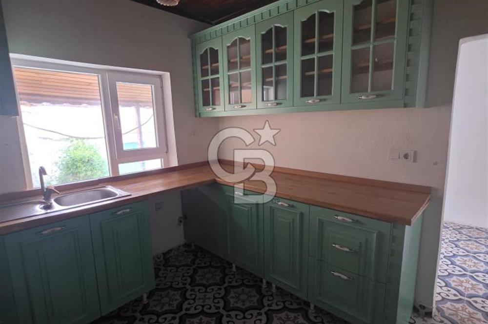 BURHANİYE'DE DOĞA İLE İÇ İÇE MÜSTAKİL BAHÇELİ SATILIK KÖY EVİ