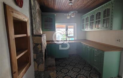 BURHANİYE'DE DOĞA İLE İÇ İÇE MÜSTAKİL BAHÇELİ SATILIK KÖY EVİ