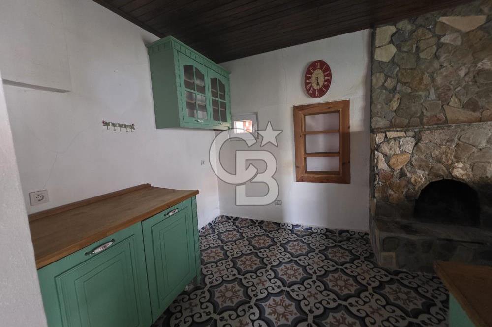 BURHANİYE'DE DOĞA İLE İÇ İÇE MÜSTAKİL BAHÇELİ SATILIK KÖY EVİ