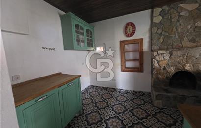 BURHANİYE'DE DOĞA İLE İÇ İÇE MÜSTAKİL BAHÇELİ SATILIK KÖY EVİ