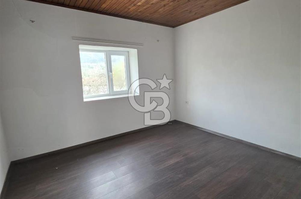 BURHANİYE'DE DOĞA İLE İÇ İÇE MÜSTAKİL BAHÇELİ SATILIK KÖY EVİ