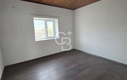 BURHANİYE'DE DOĞA İLE İÇ İÇE MÜSTAKİL BAHÇELİ SATILIK KÖY EVİ